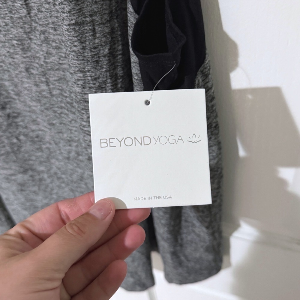 Beyond Yoga Womens 2X Tank Top Black Gray Heathered Open Back Cutout NWT - Picture 4 of 4